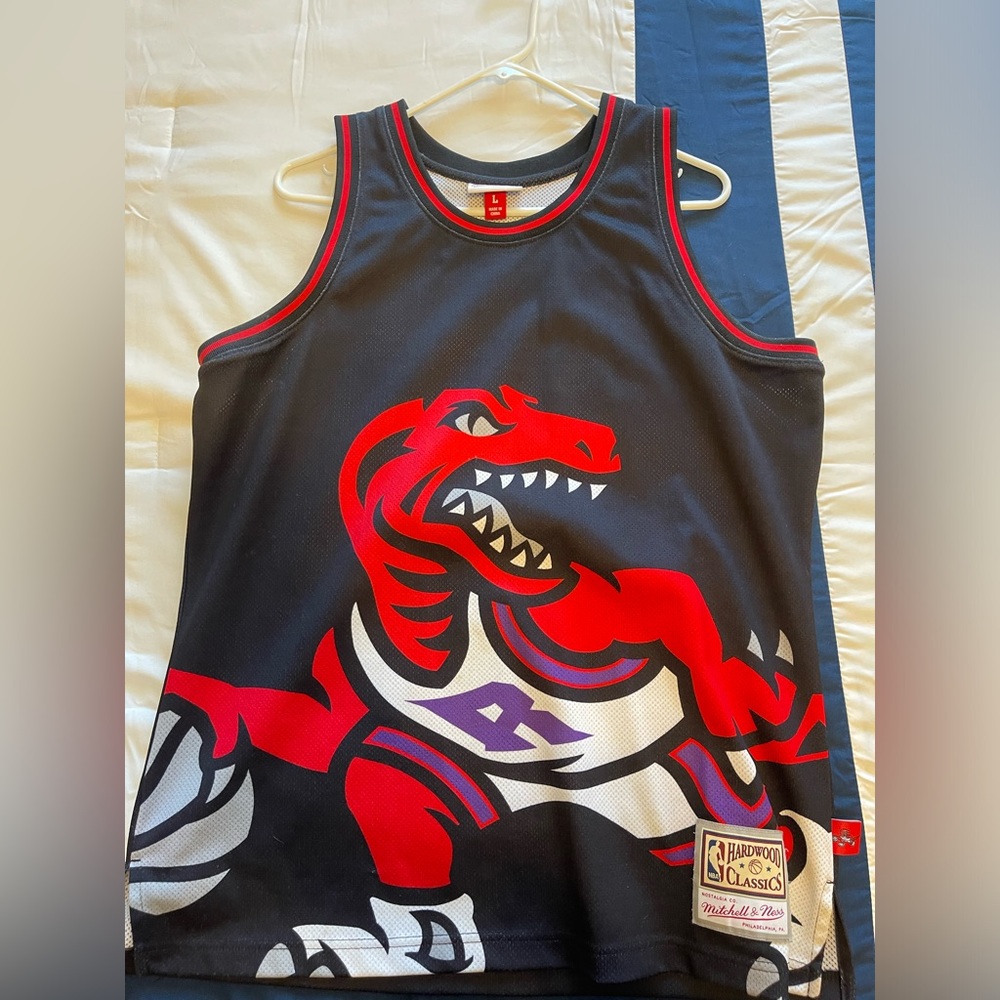 TORONTO RAPTOR JERSEY SIZE LARGE